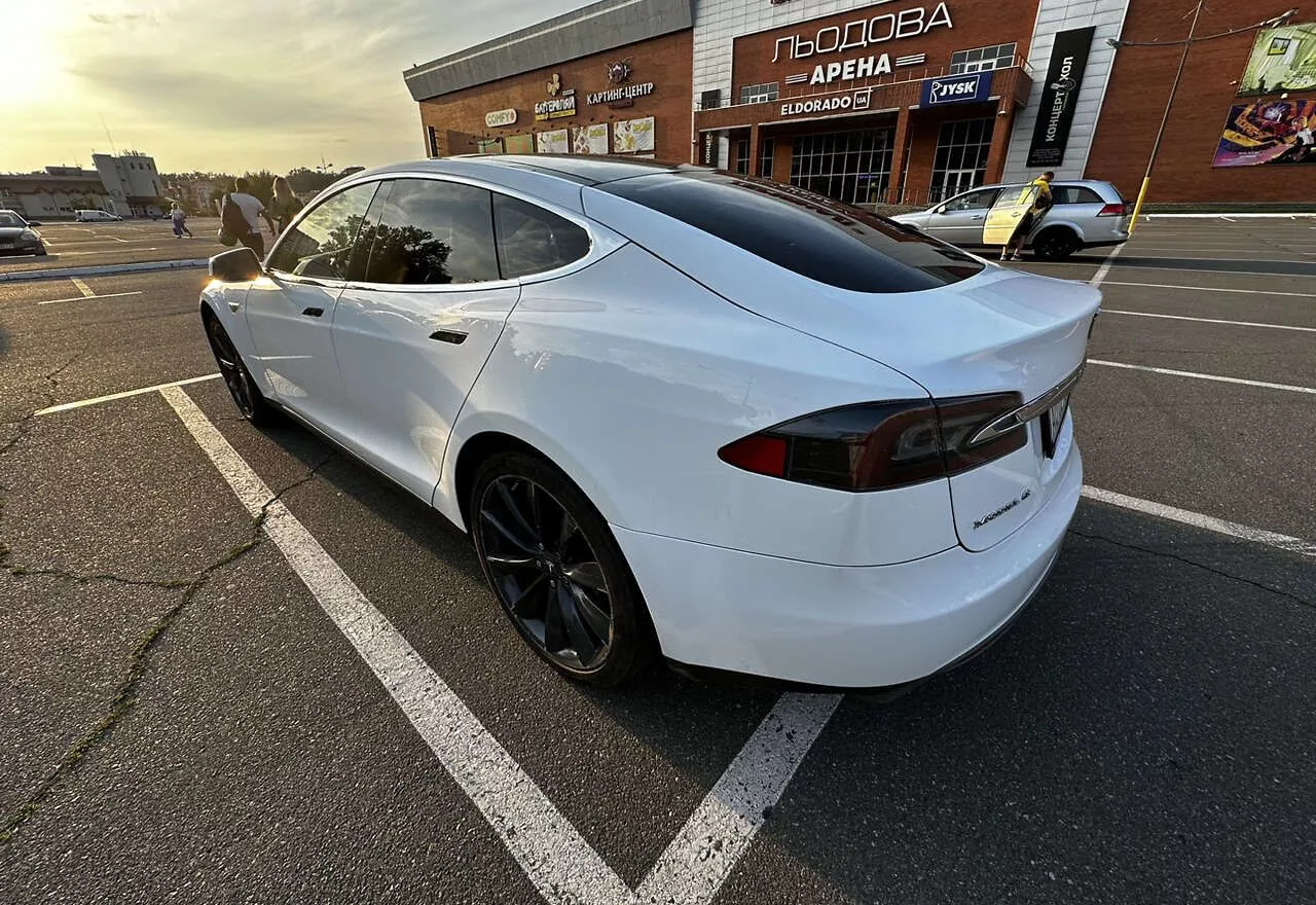 Tesla Model S  201361