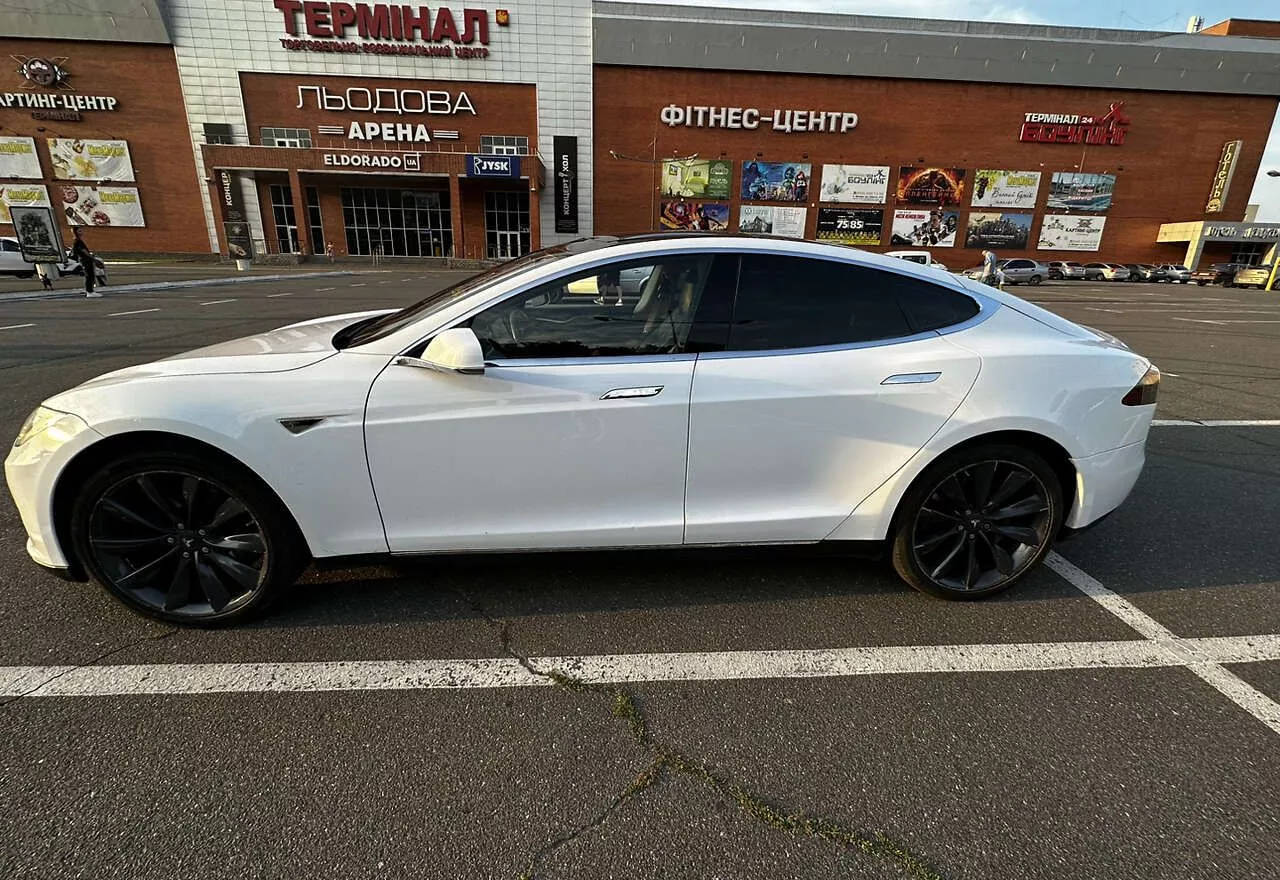 Tesla Model S  201371