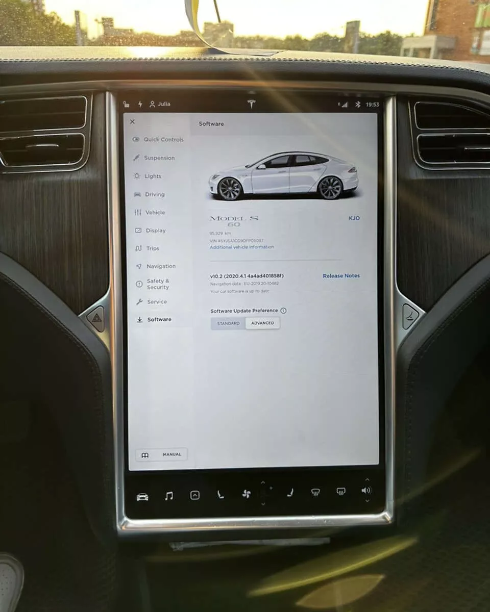 Tesla Model S  2013181