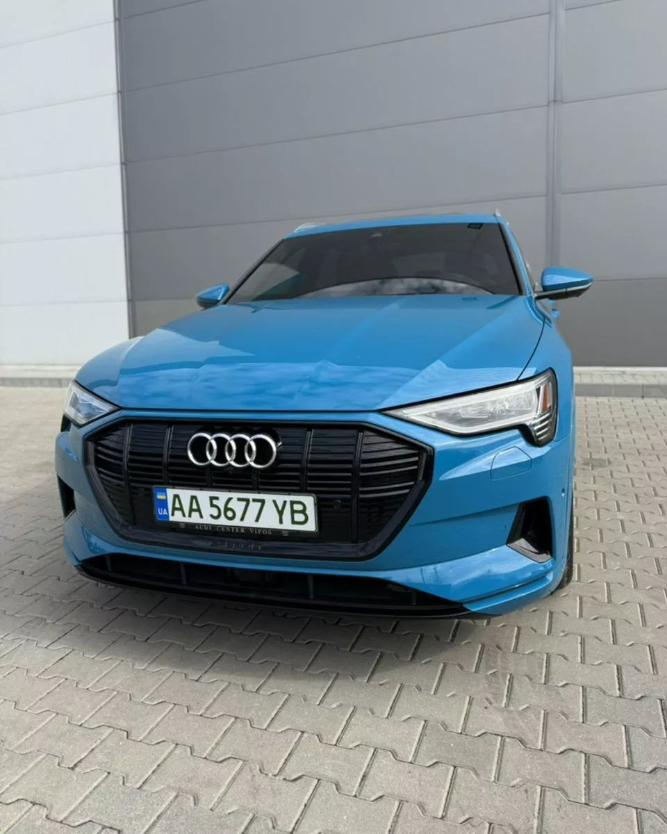 Audi E-tron 