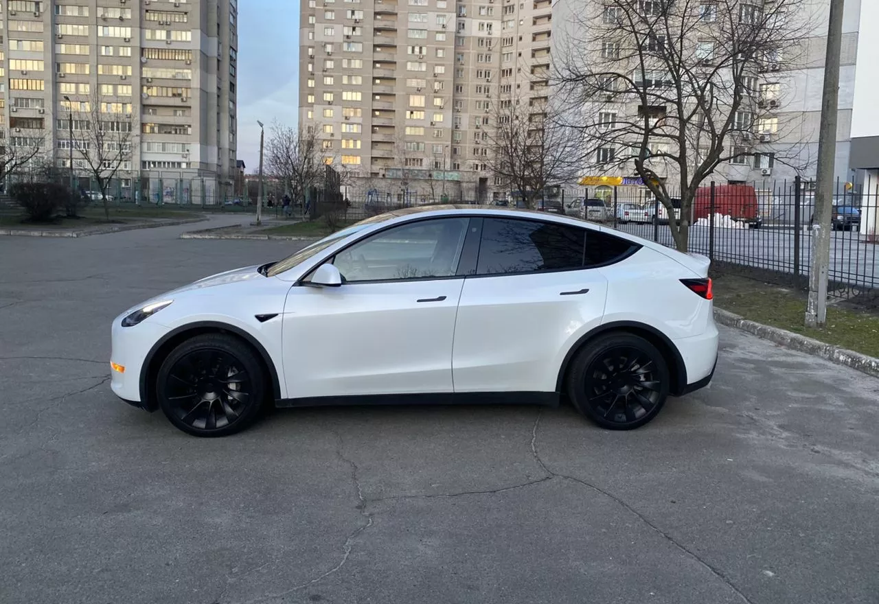 Tesla Model Y  82 kWh 2022241