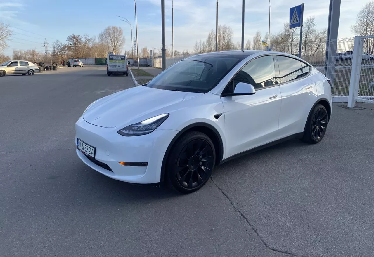 Tesla Model Y  82 kWh 2022101