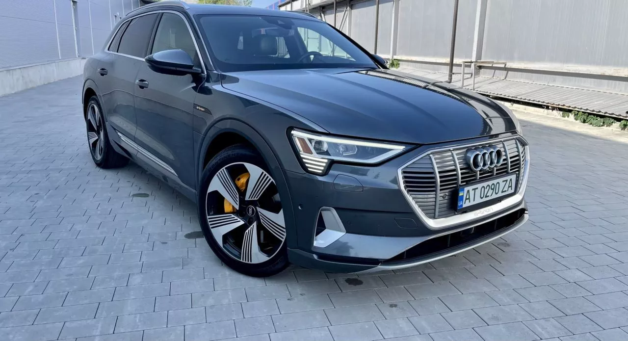 Audi E-tron 