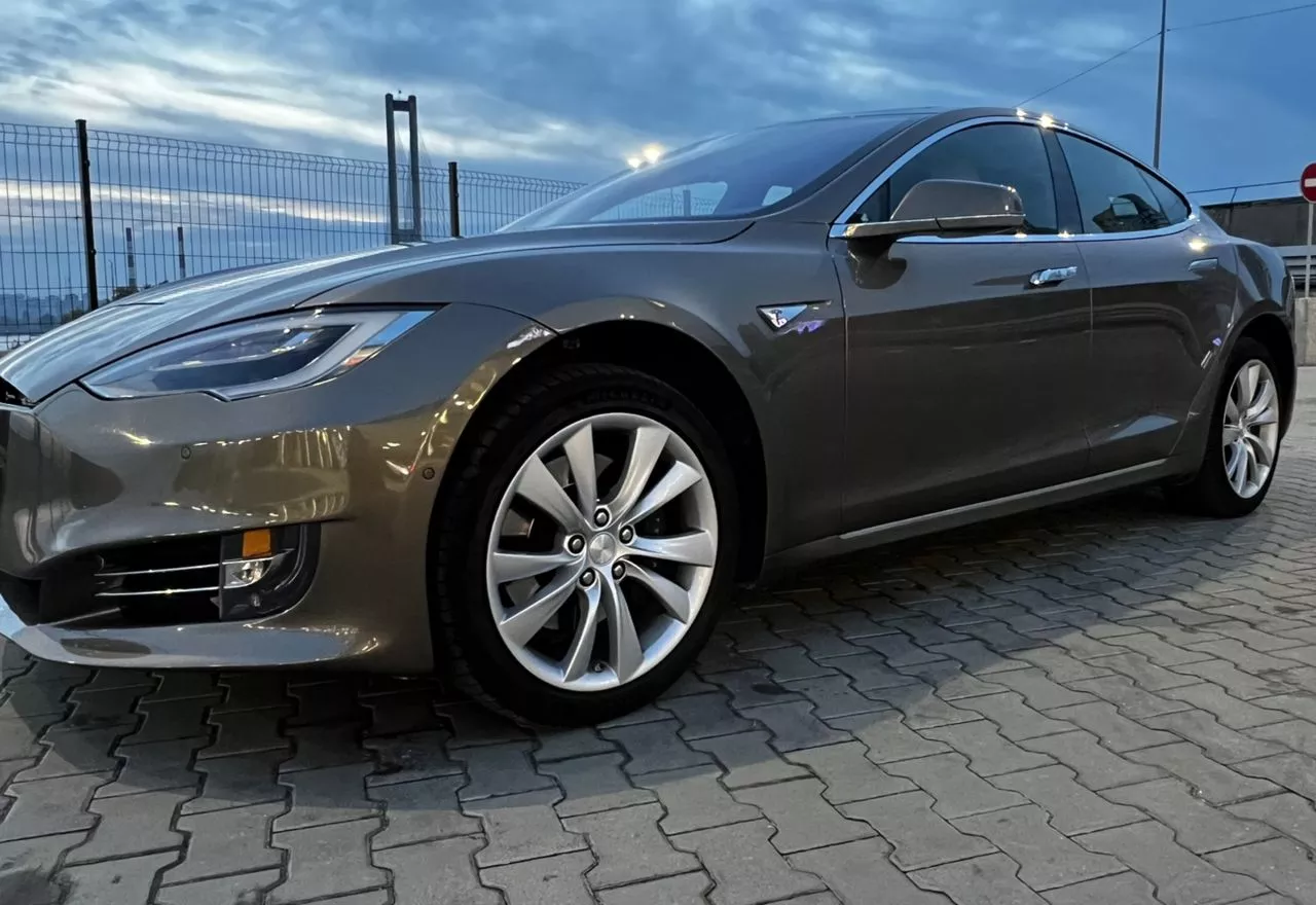 Tesla Model S  201511