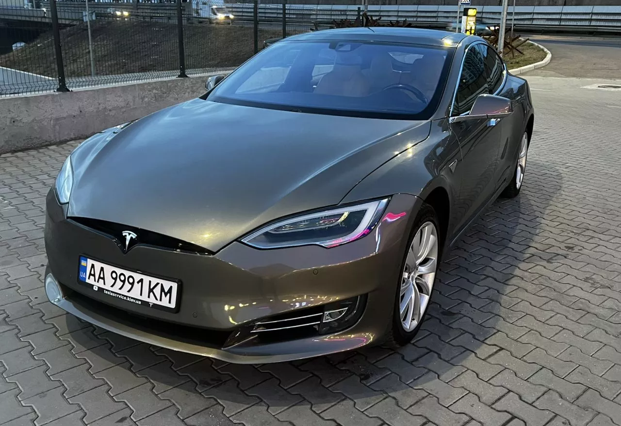 Tesla Model S  201521