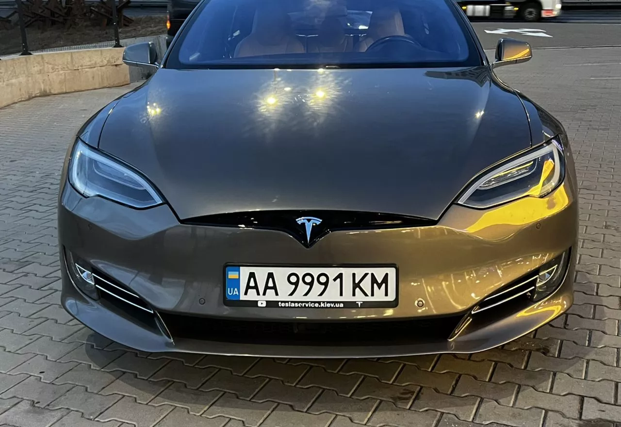 Tesla Model S  201531