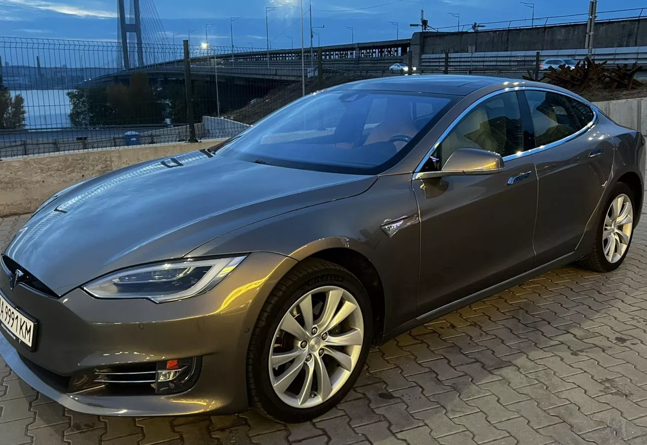 Tesla Model S  201541