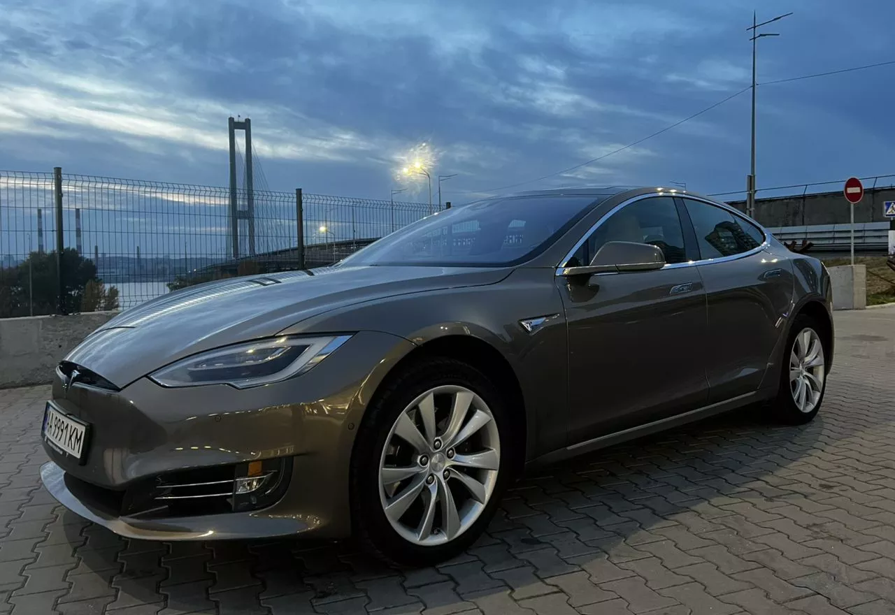 Tesla Model S  201551