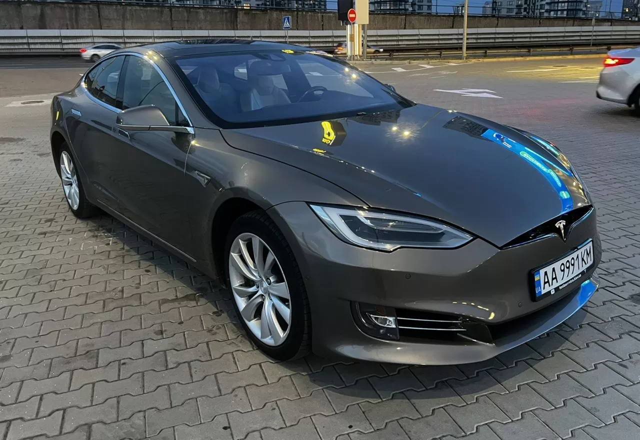 Tesla Model S  201571