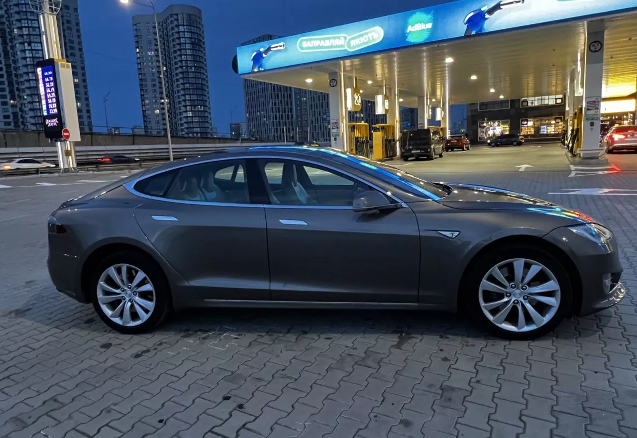 Tesla Model S  201581