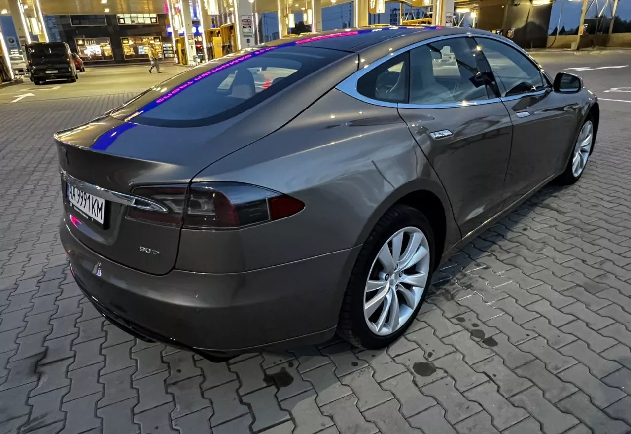 Tesla Model S  201591