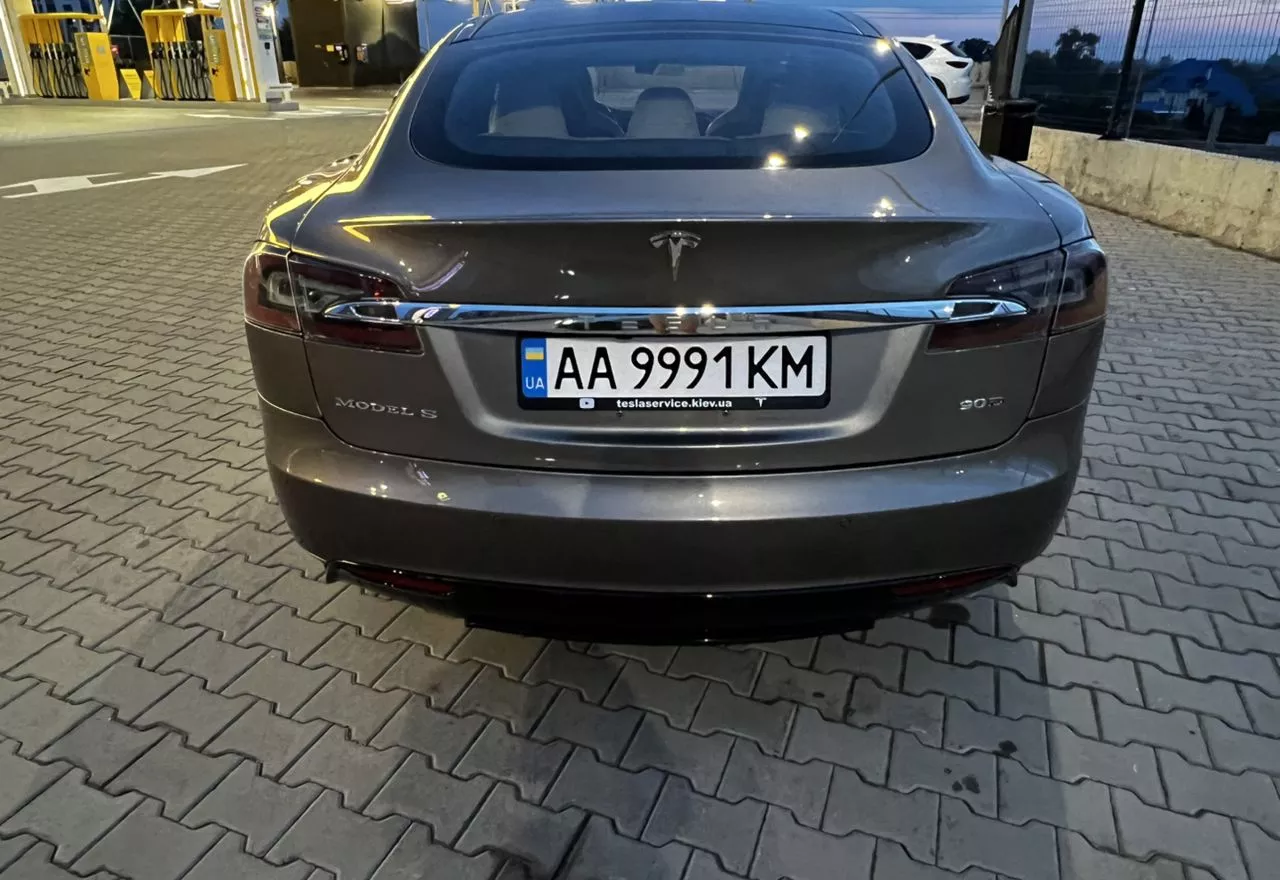 Tesla Model S  2015111