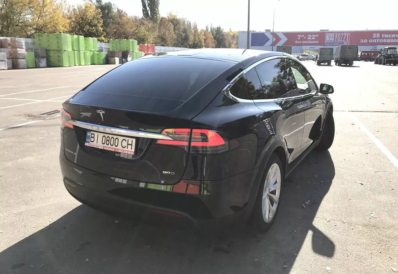 Tesla Model X 