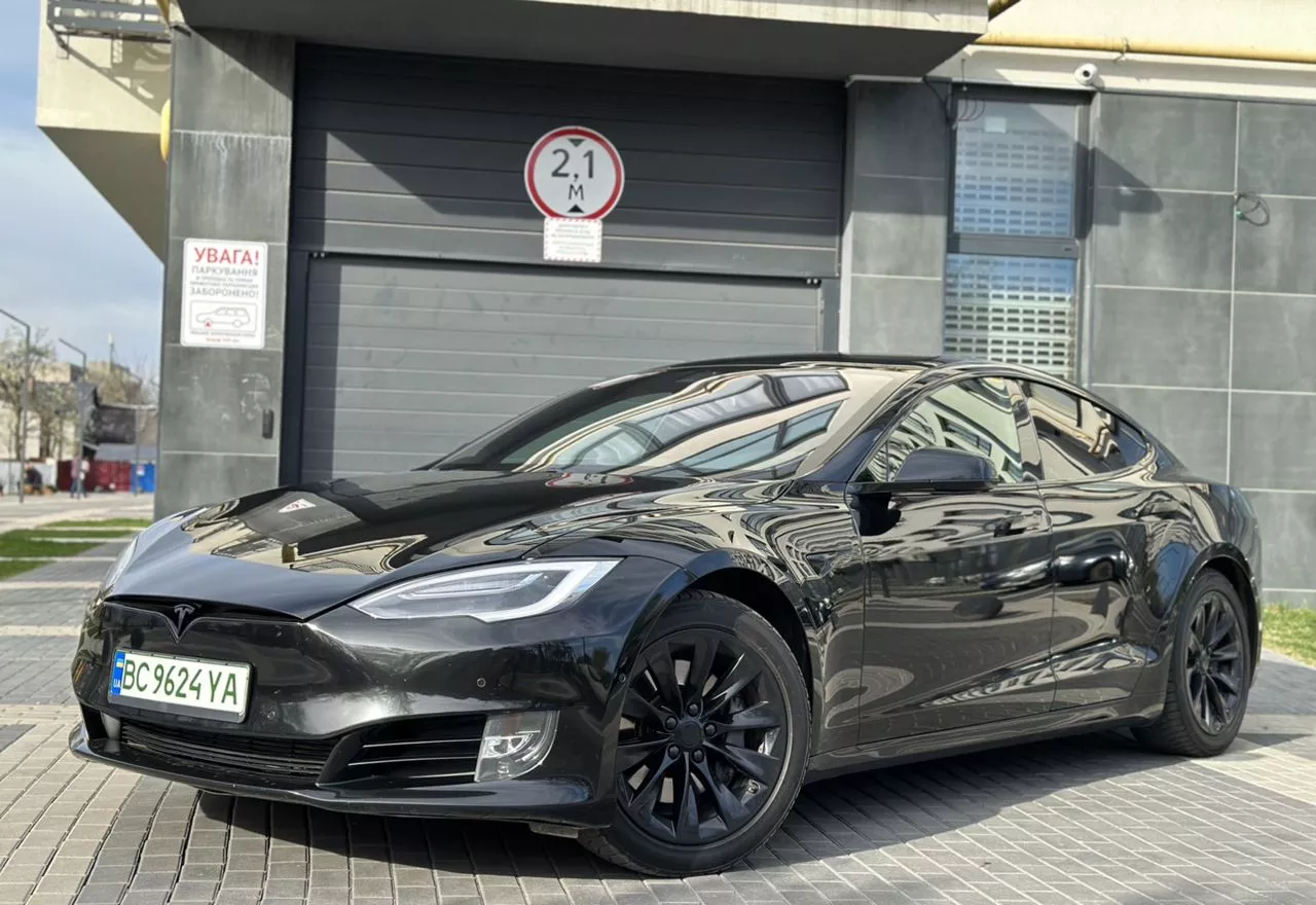 Tesla Model S 