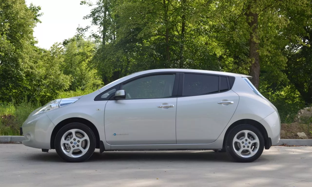 Nissan Leaf  24 kWh 2012111