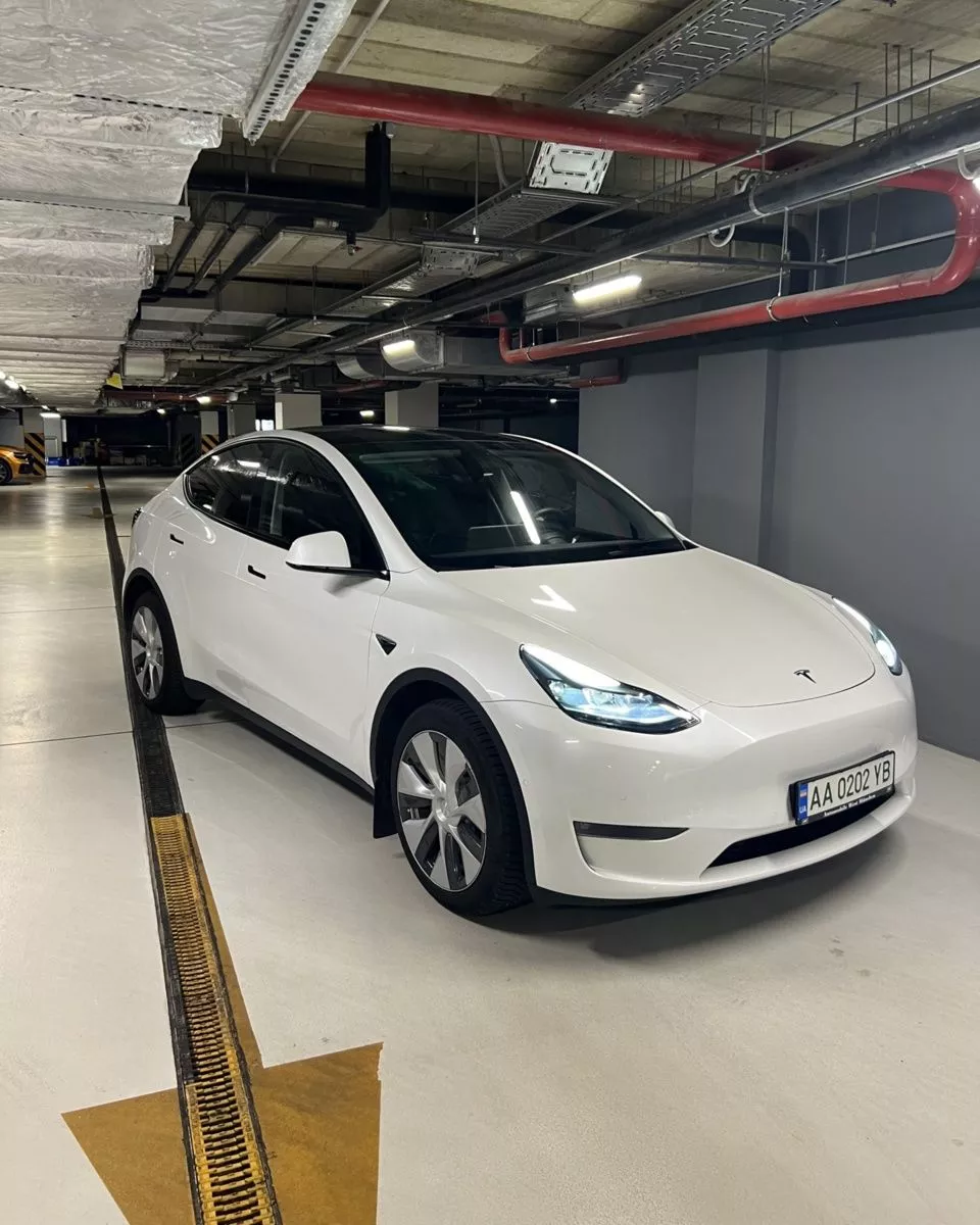 Tesla Model Y 