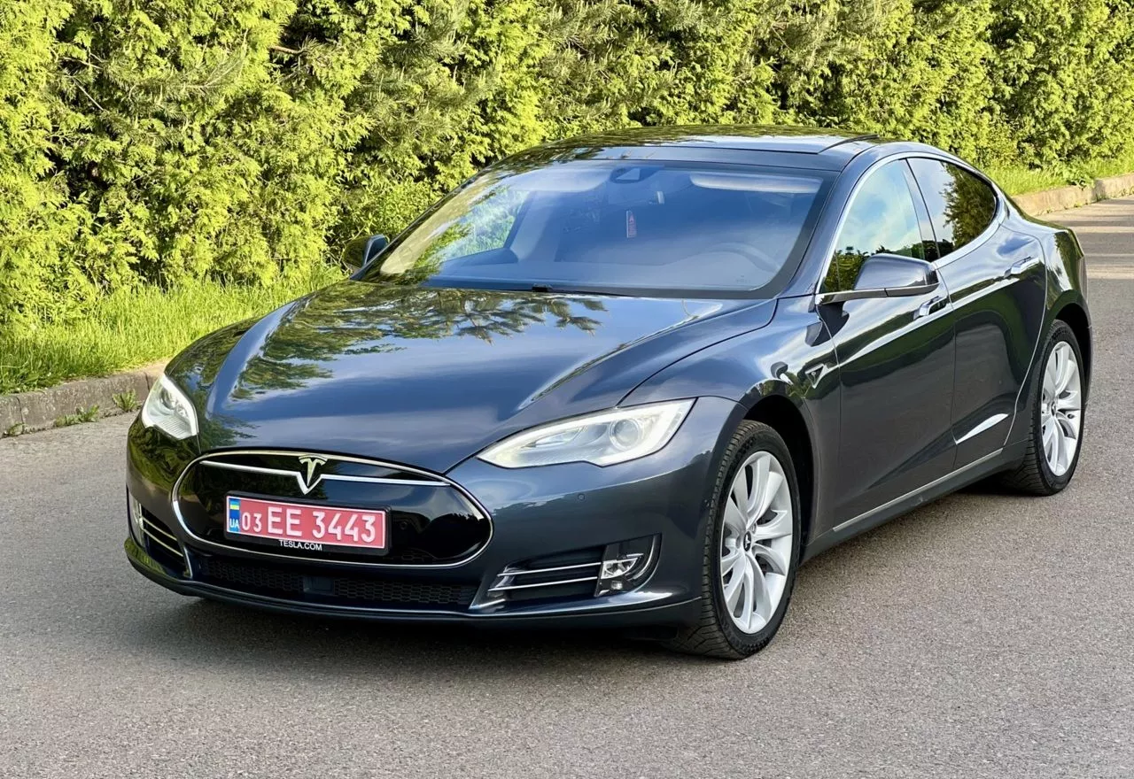 Tesla Model S  85 kWh 201511