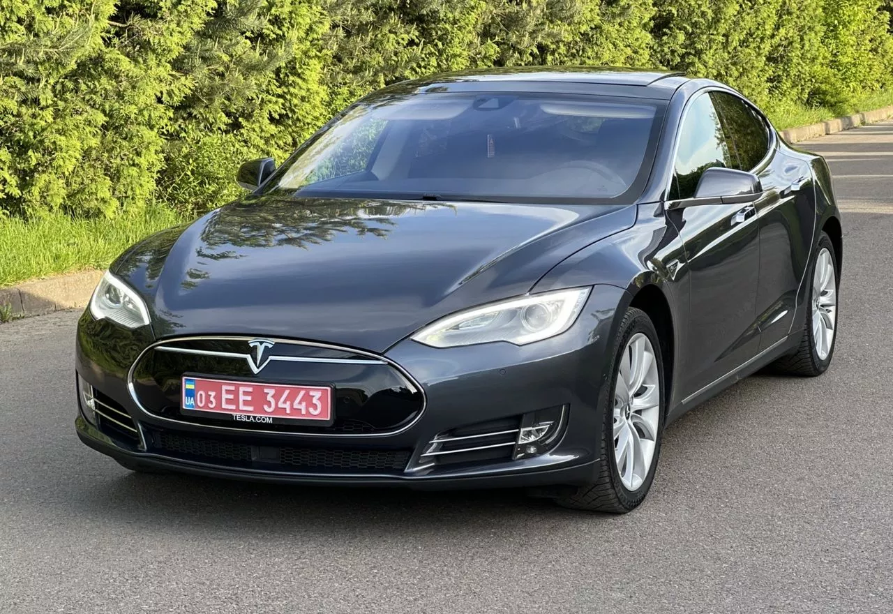 Tesla Model S  85 kWh 201521