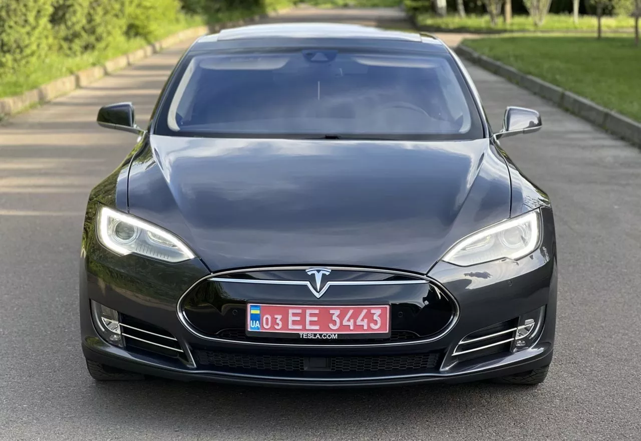 Tesla Model S  85 kWh 201541