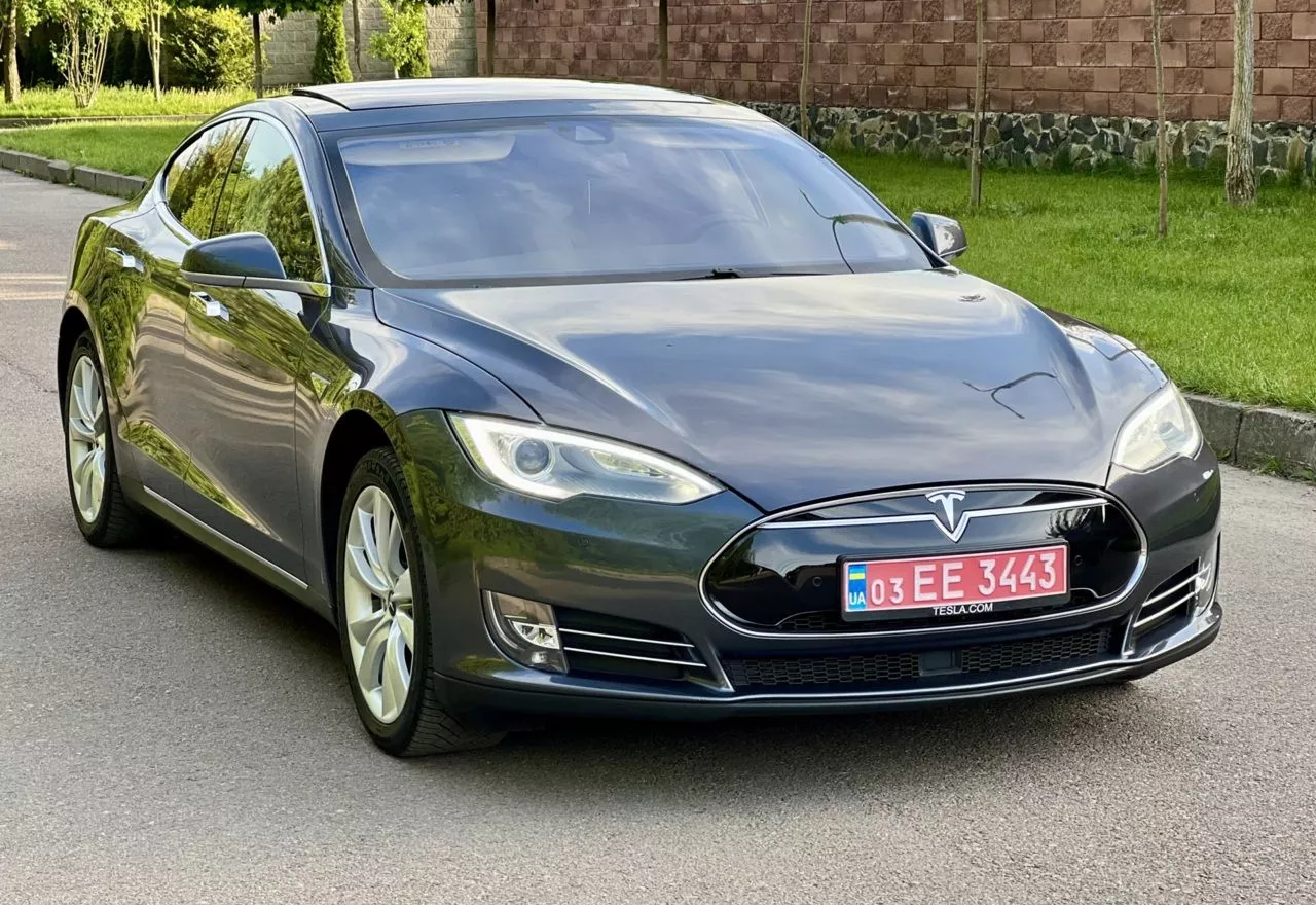 Tesla Model S  85 kWh 201551