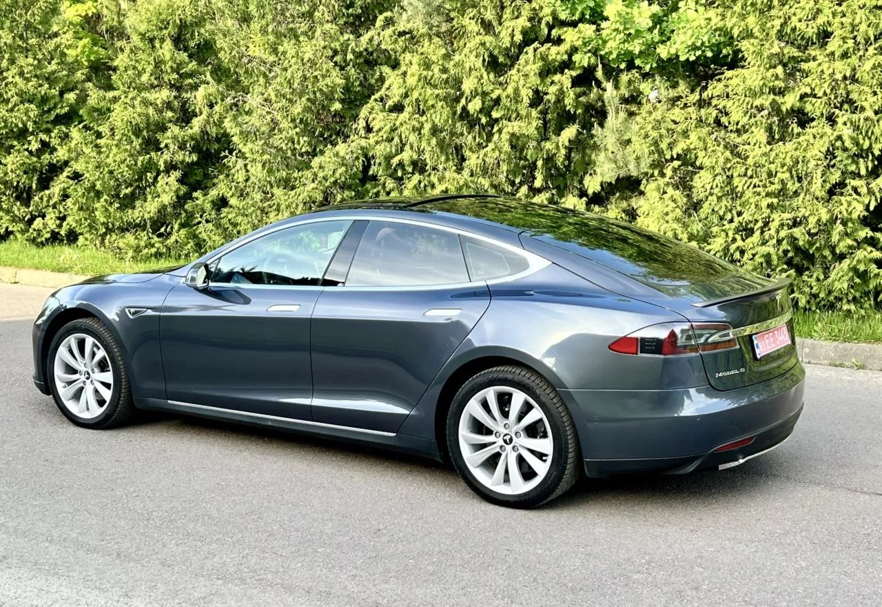 Tesla Model S  85 kWh 2015211