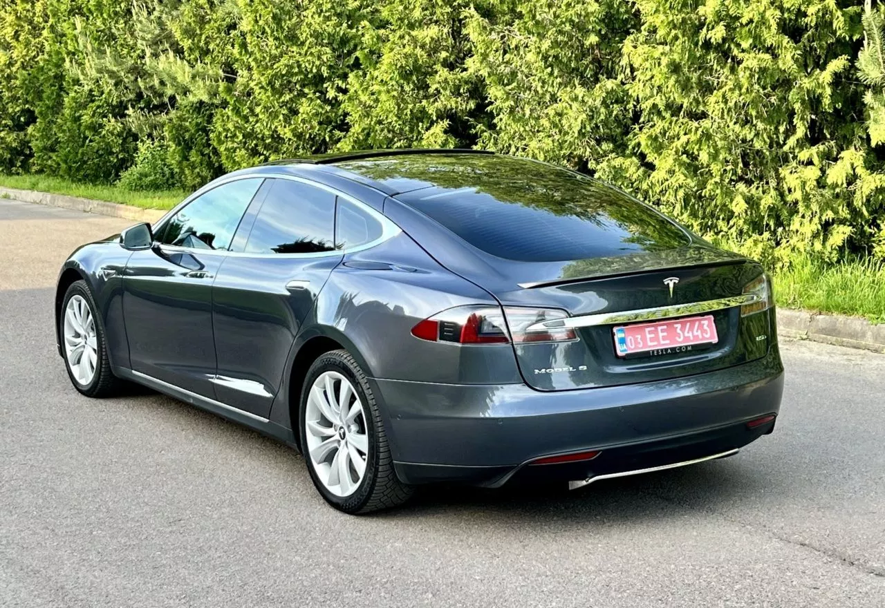 Tesla Model S  85 kWh 2015221