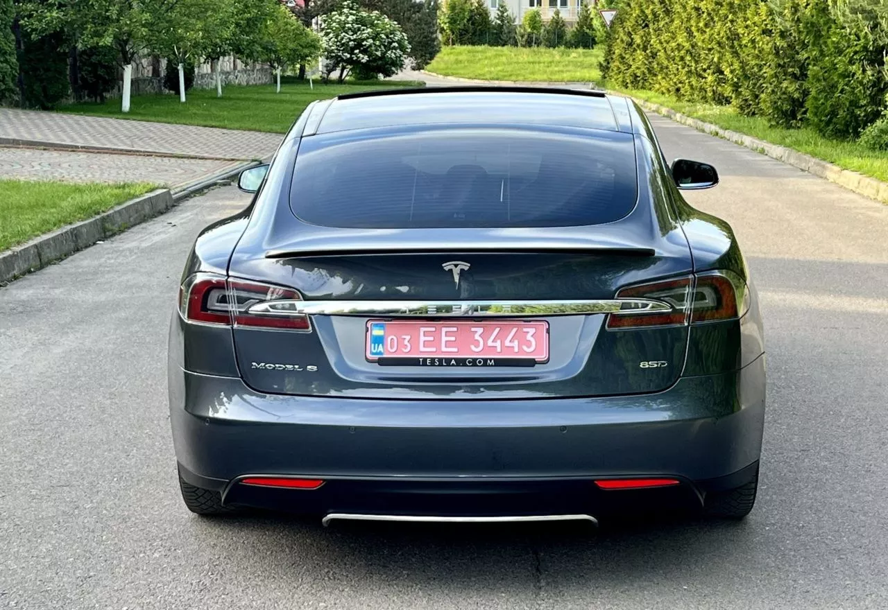 Tesla Model S  85 kWh 2015241