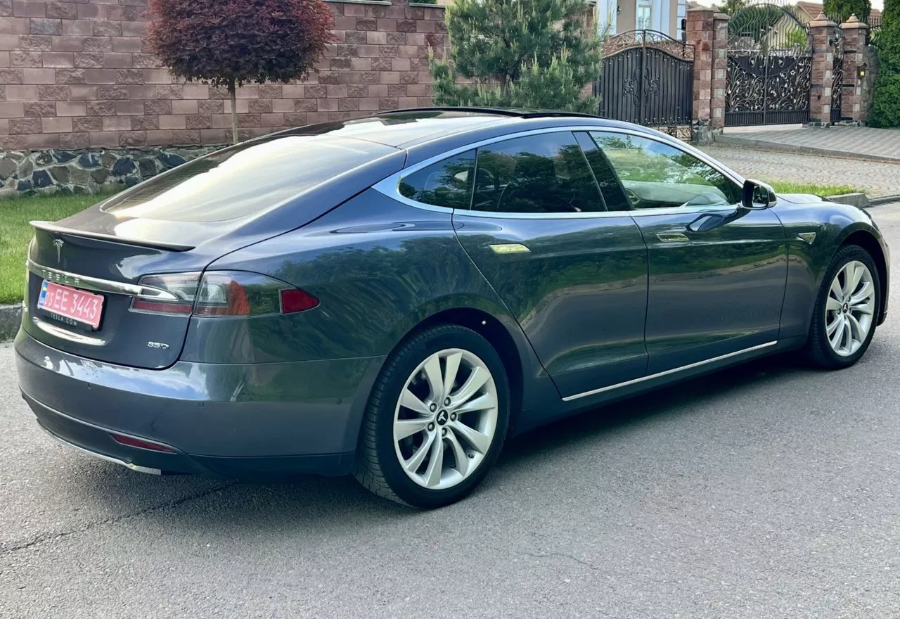 Tesla Model S  85 kWh 2015281