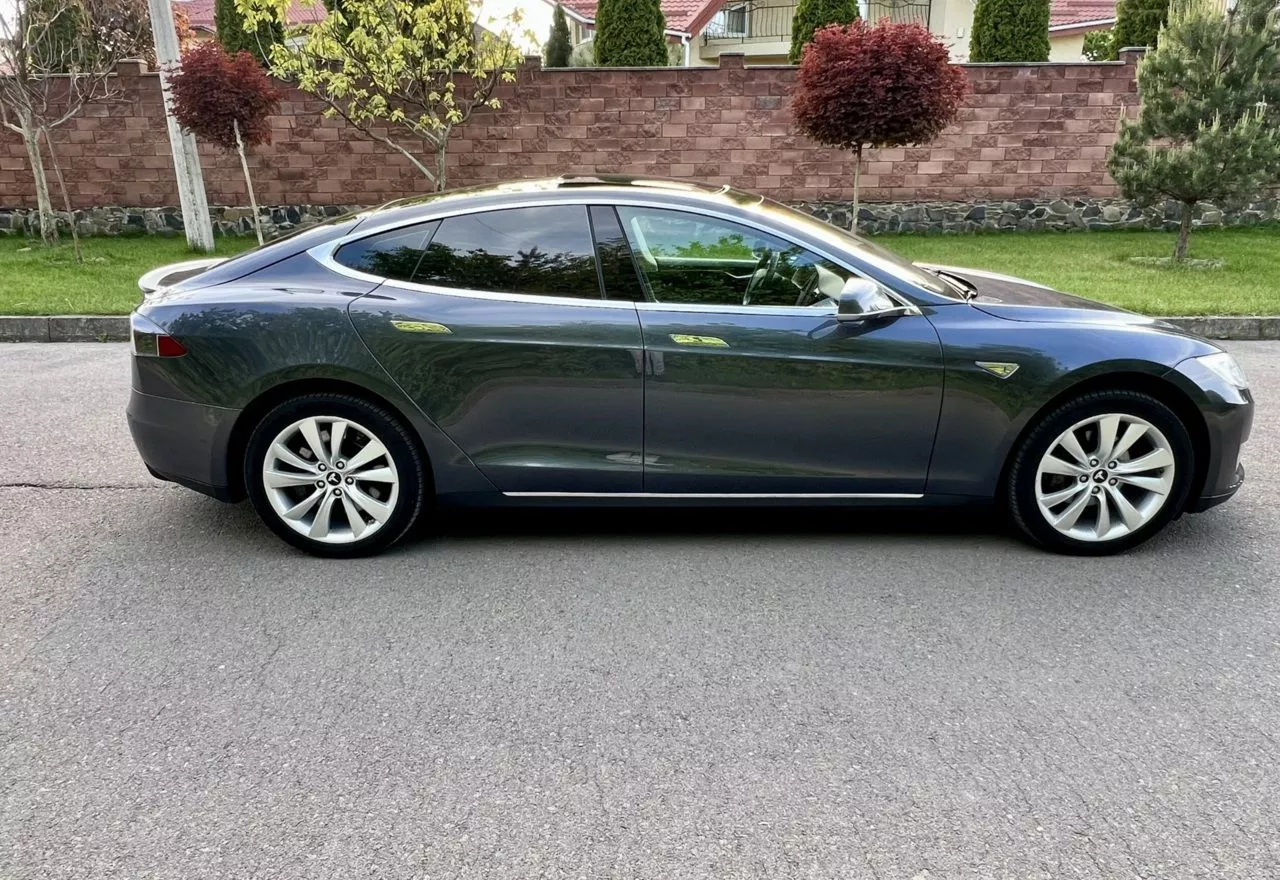 Tesla Model S  85 kWh 2015291