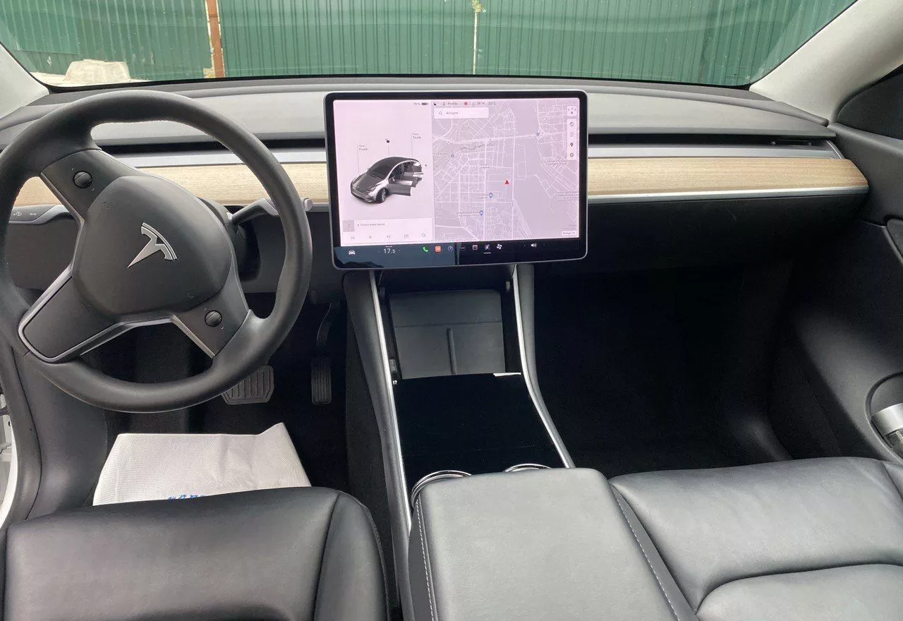 Tesla Model Y  75 kWh 2020101