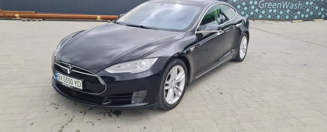 Tesla Model S 