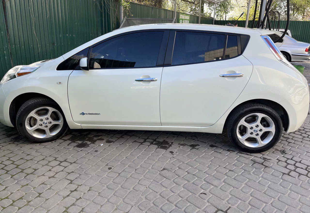 Nissan Leaf  24 kWh 201101