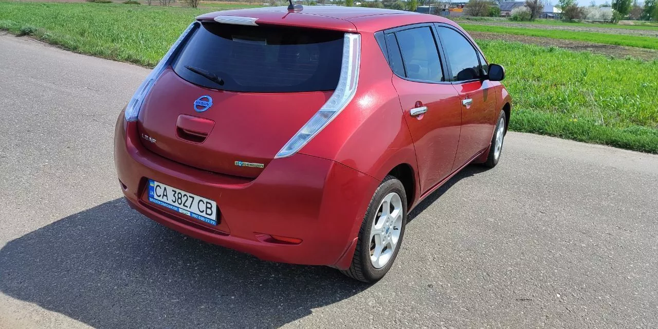 Nissan Leaf  2013121