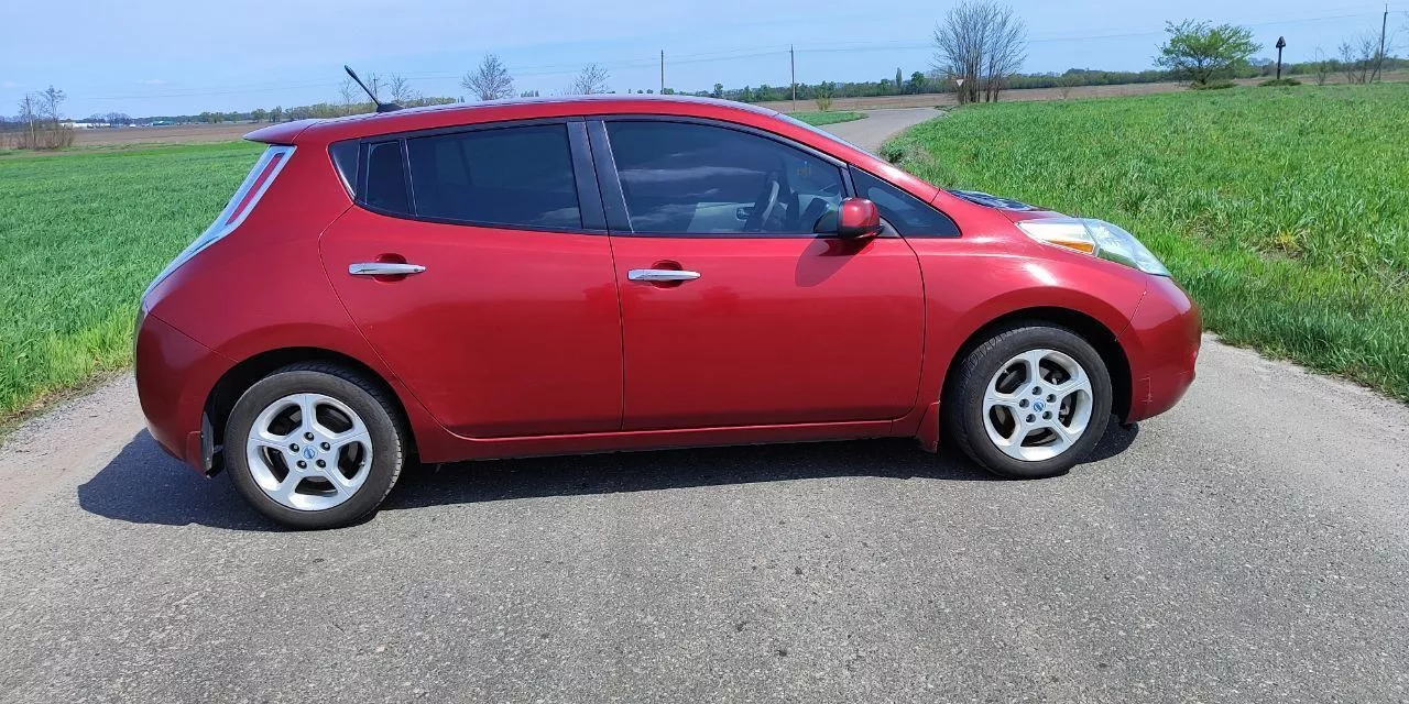 Nissan Leaf  2013141