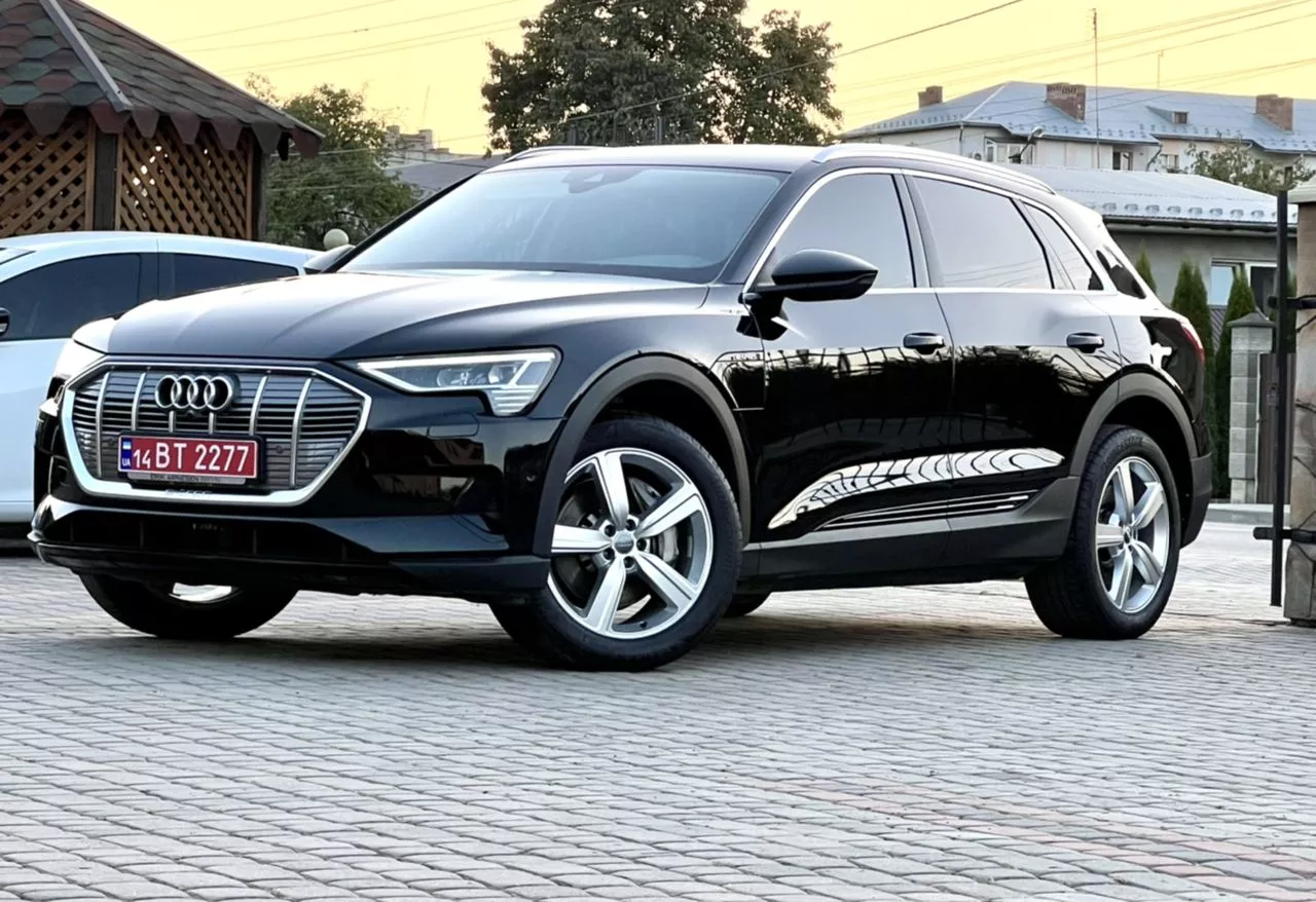 Audi E-tron  2019121