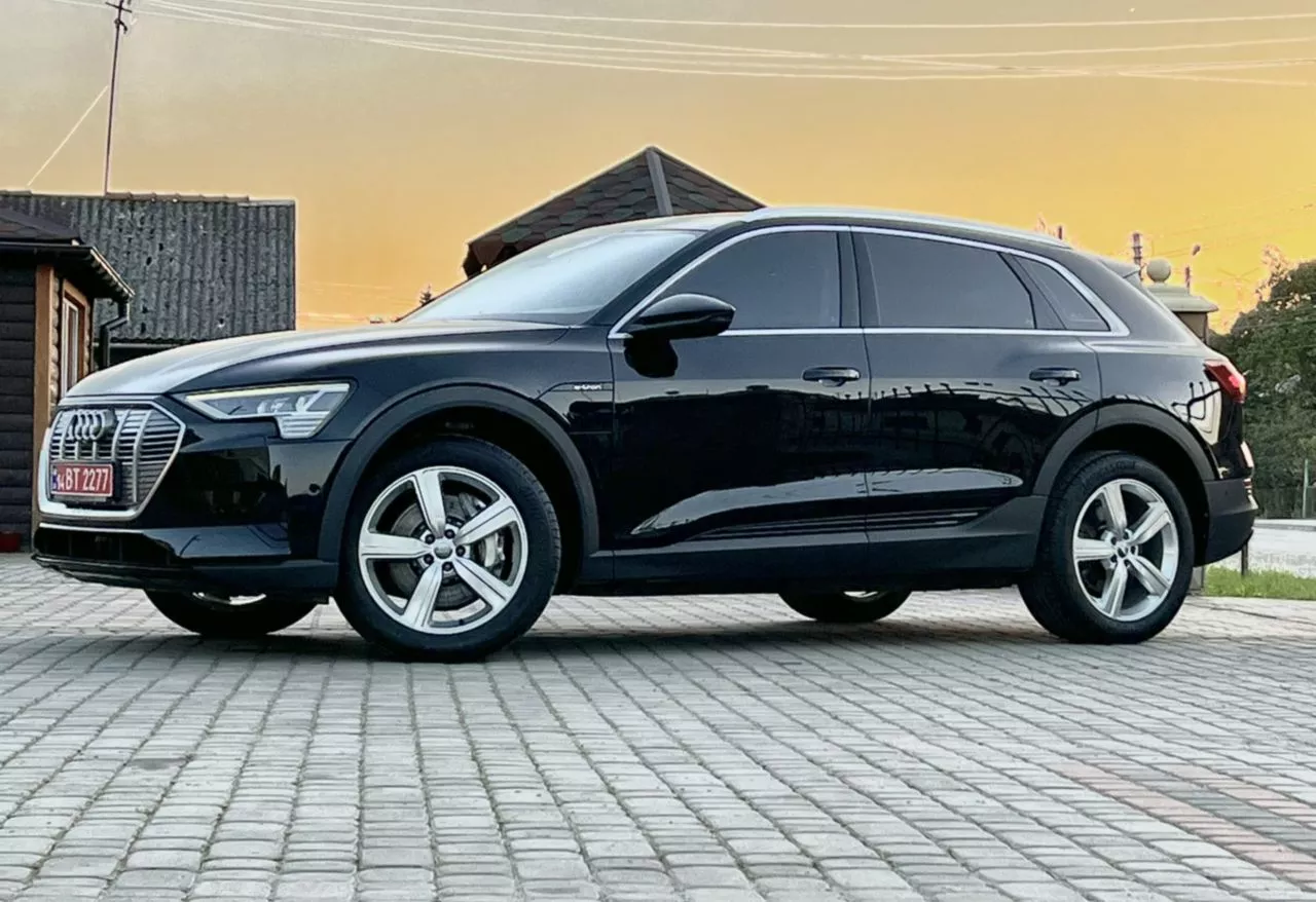 Audi E-tron  2019131