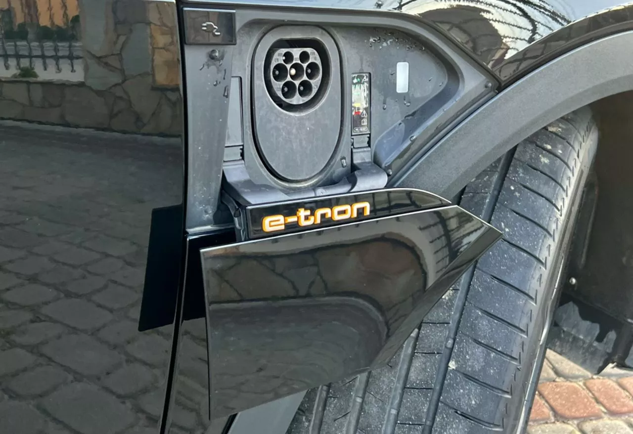 Audi E-tron  2019371