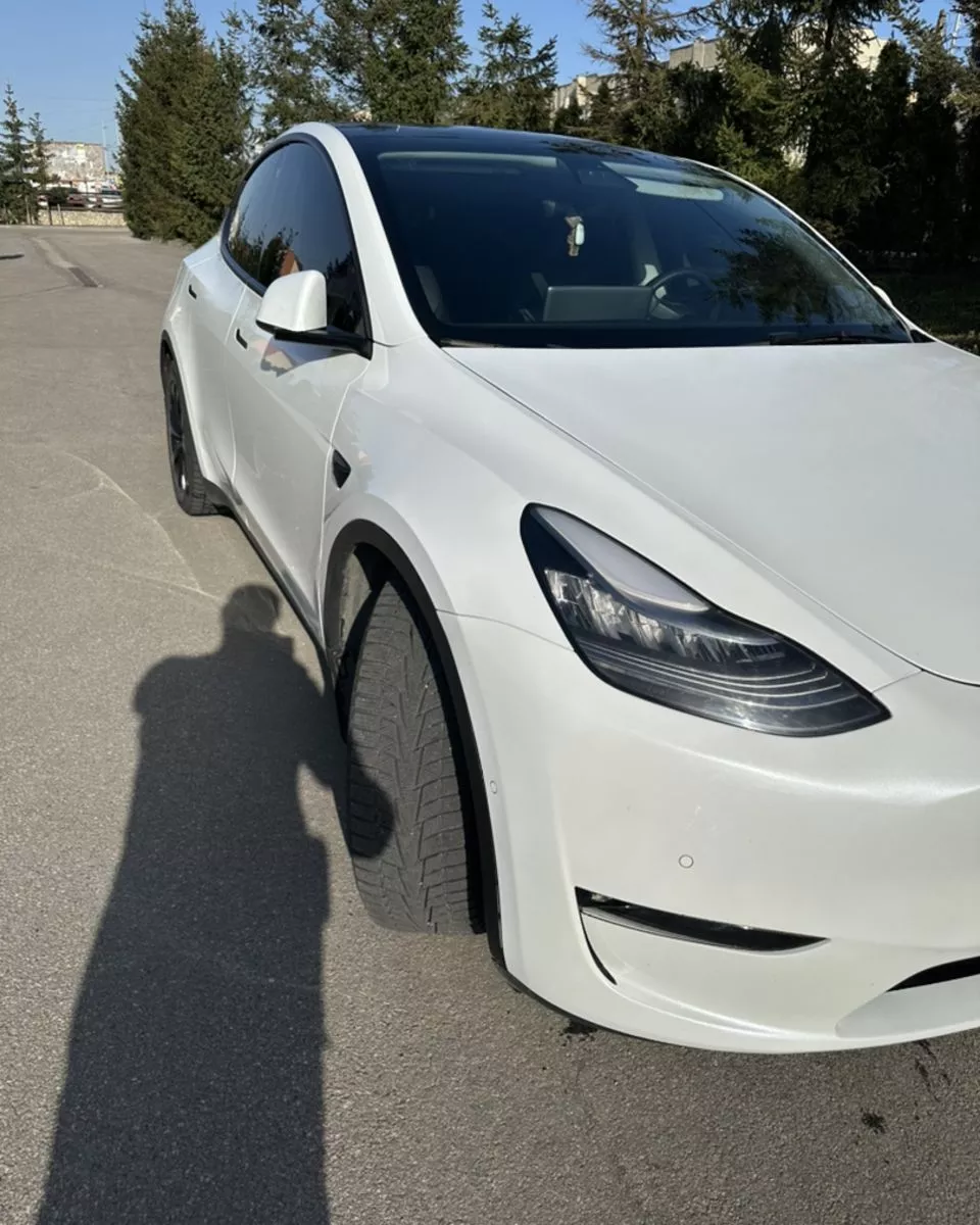 Tesla Model Y  75 kWh 2021131