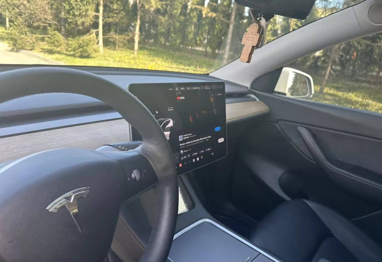 Tesla Model Y  75 kWh 2021201