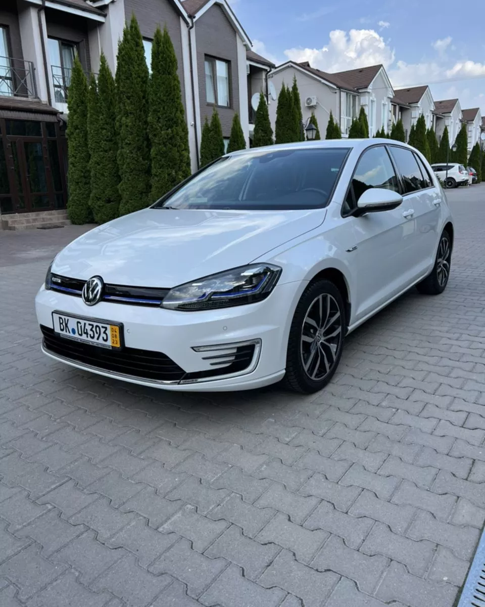 Volkswagen e-Golf  201811