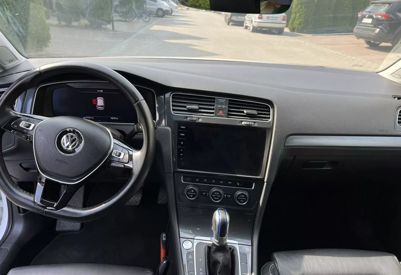 Volkswagen e-Golf  2018171