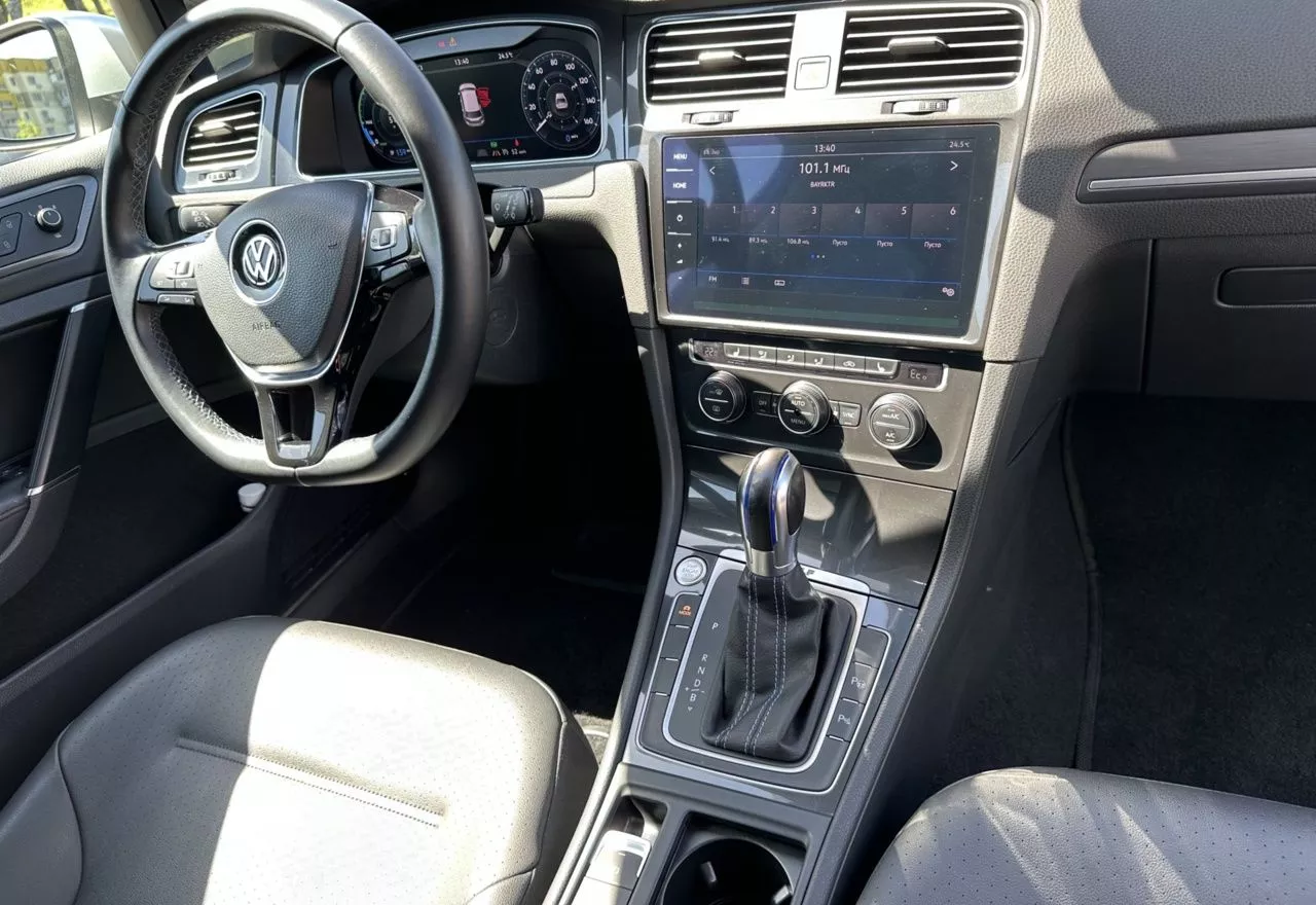 Volkswagen e-Golf  35 kWh 2019221