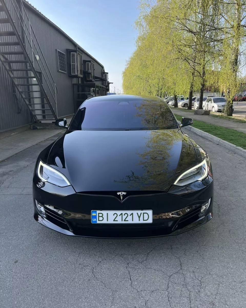 Tesla Model S 