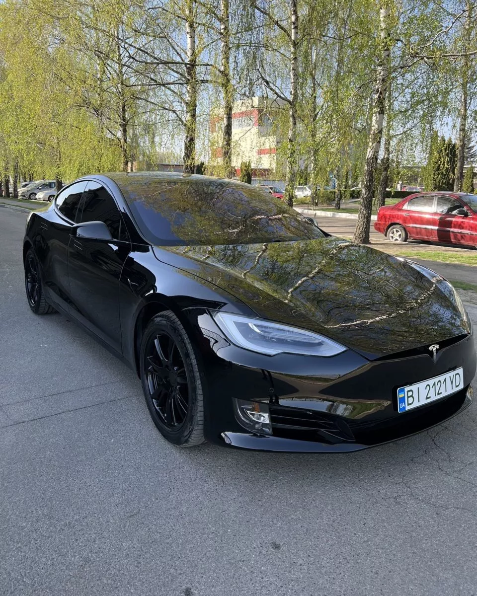 Tesla Model S  202011