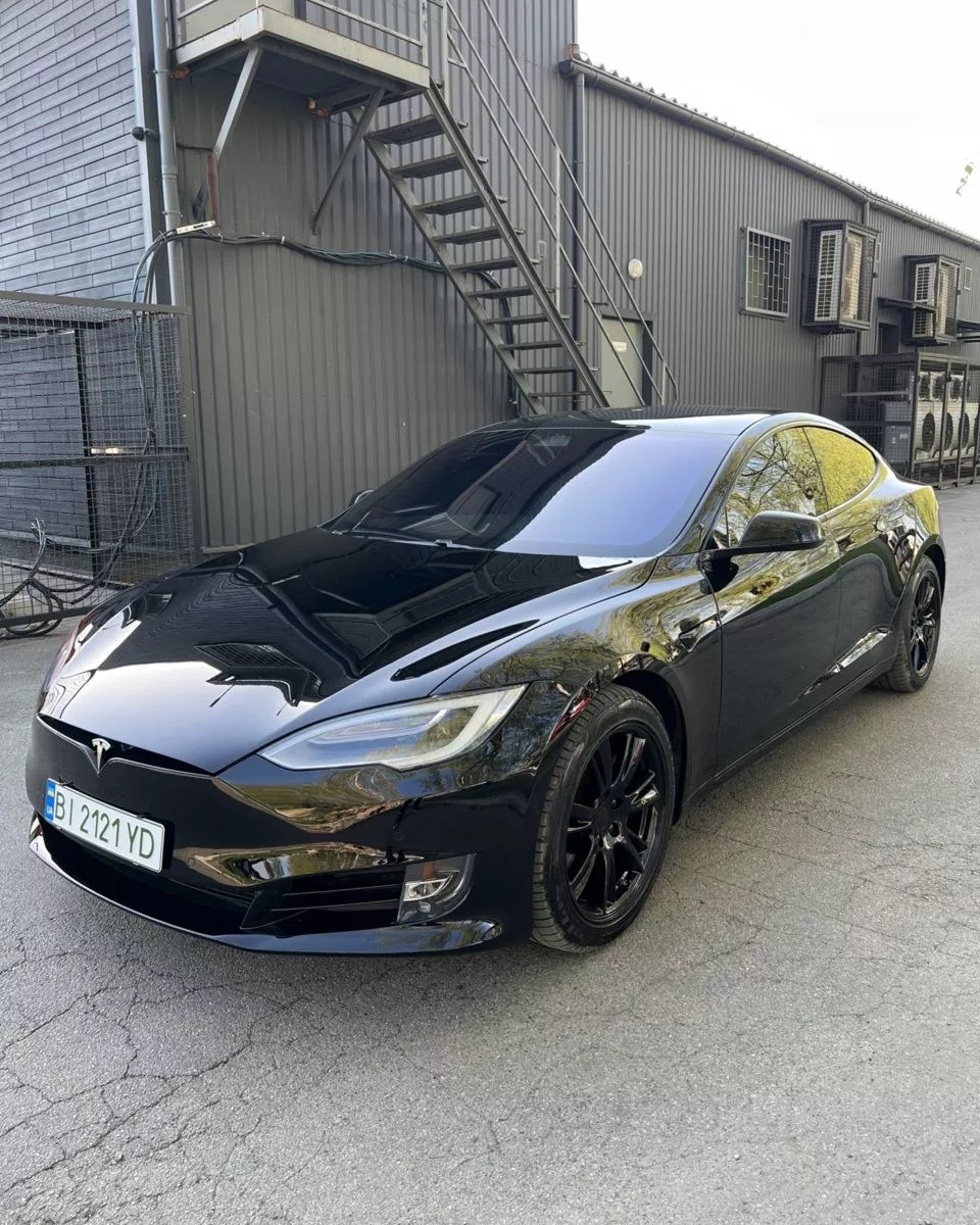 Tesla Model S  202041