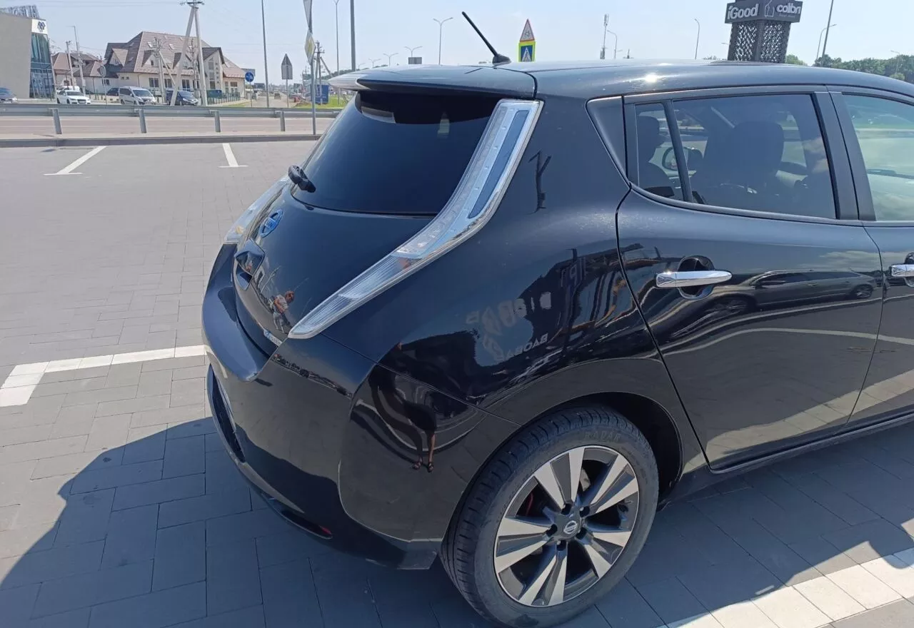 Nissan Leaf  24 kWh 2015111