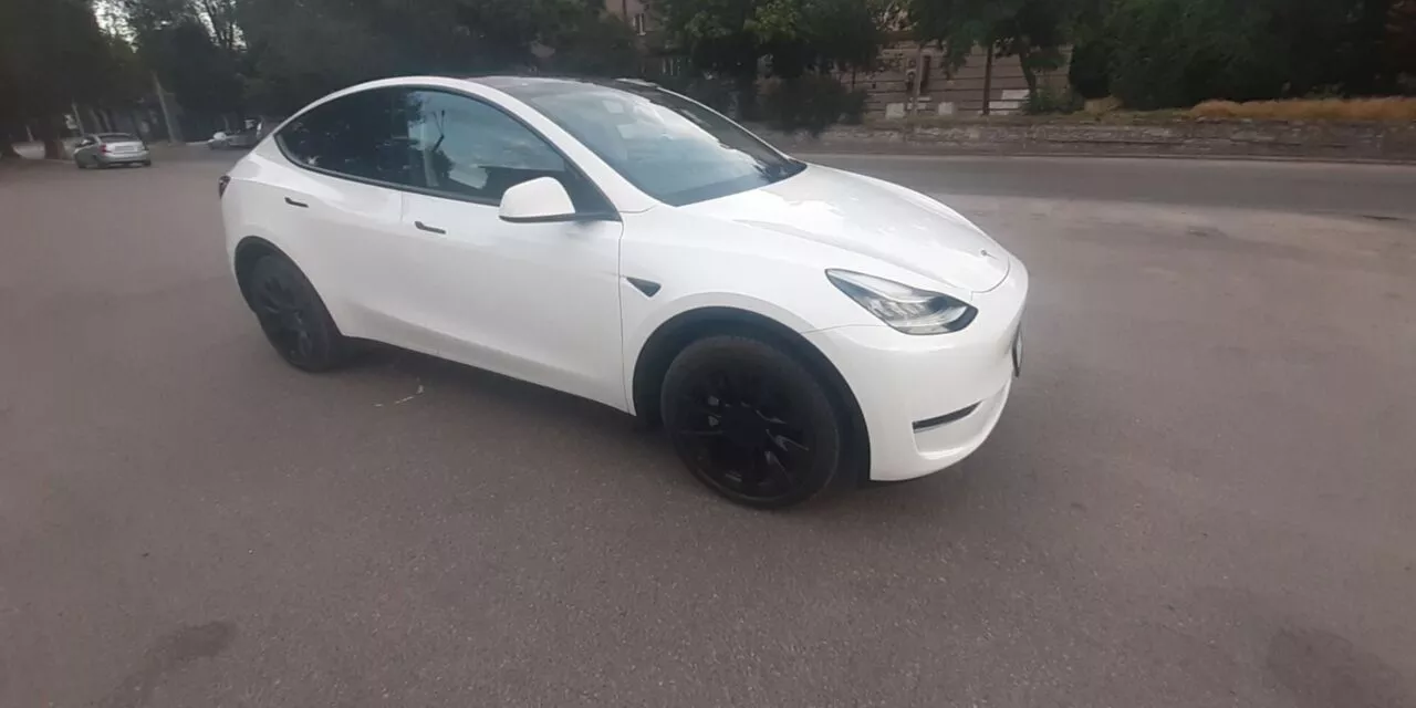 Tesla Model Y  75 kWh 2021251