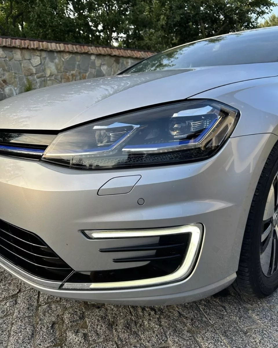 Volkswagen e-Golf  35.8 kWh 2019111