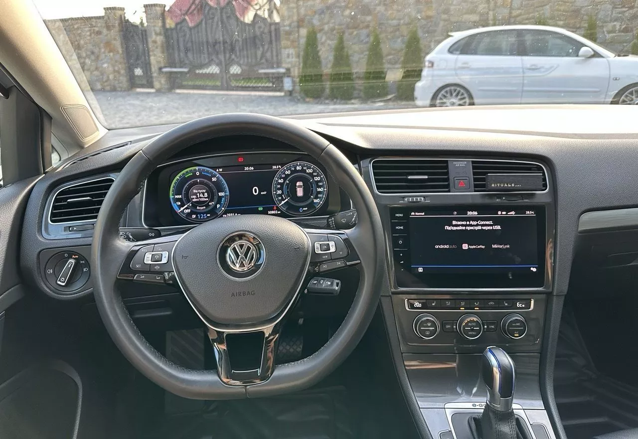 Volkswagen e-Golf  35.8 kWh 2019271