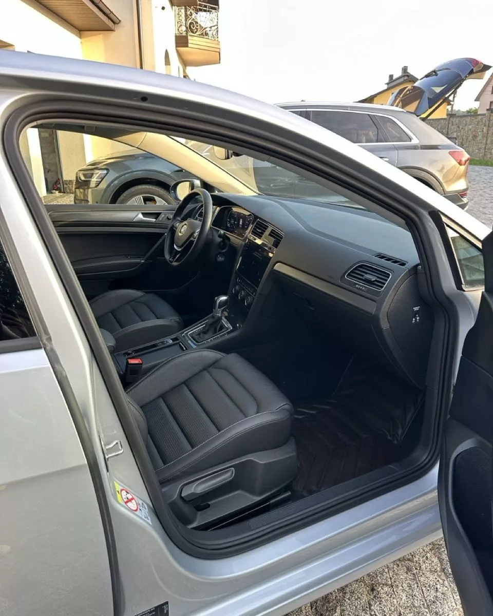 Volkswagen e-Golf  35.8 kWh 2019431